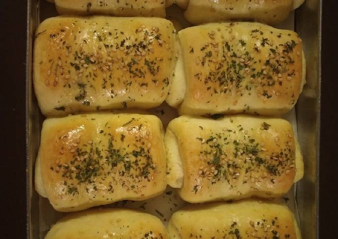 Pav stuffed with cheese and chicken