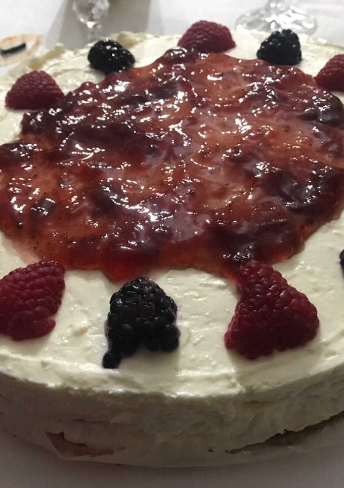 Una foto de Tarta Mousse de Queso con gelatina de Frutos rojos