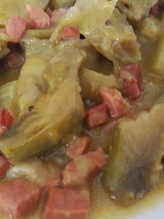 Una foto de Alcachofas con jamón