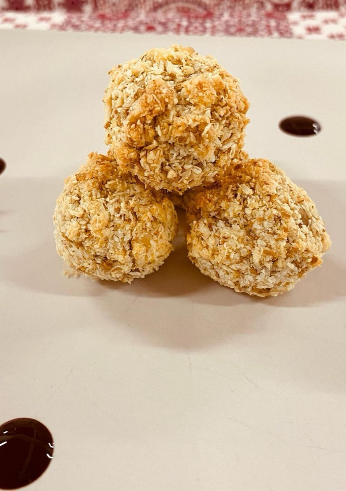 Una foto de Petit fours de coco y nueces