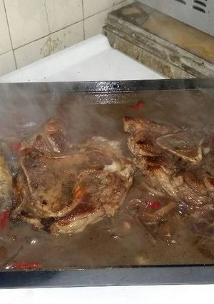 Una foto de Osobuco a la portuguésa en la plancheta