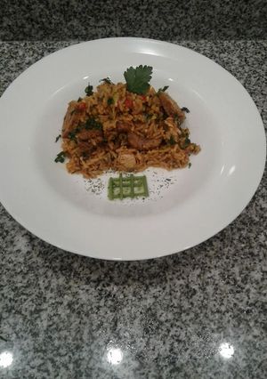 Una foto de Arroz trifásico con lomo, pollo y chorizos de cerdo!
