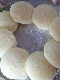 रवा इडली (rava idli recipe in Hindi) रेसिपी मुख्य फोटो
