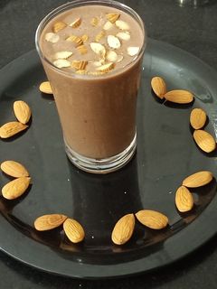 બનાના ચોકો સ્મુધી(Banana Choco smoothie recipe in Gujarati) રેસીપી મુખ્ય ફોટો