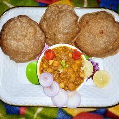 A picture of Chole bhature.