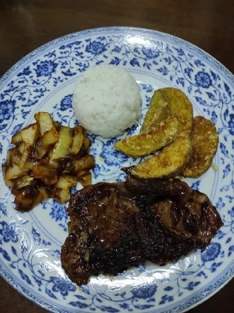Cara Mudah Menyiapkan Resep Sirloin steak with onion sautee and fries yang Bikin Ngiler Anti Ribet, Sempurna