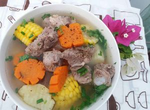 Hình của món Canh sườn non nấu củ quả.