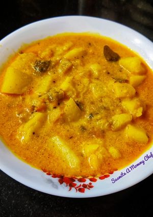 A picture of Aloo posto curry.