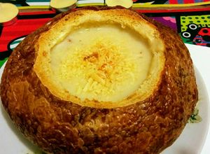 Foto de Creme de aipim com bacon no pão italiano