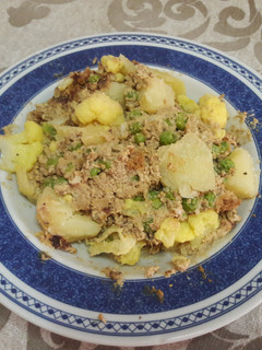 Una foto de 🇮🇳 Aloo gobi "hindú” vegano