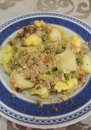 Una foto de 🇮🇳 Aloo gobi "hindú” vegano