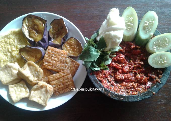 Ini dia! Bagaimana cara memasak 241. Serba Penyet 4T Ekonomis Sambel Terasi Limau-Penyetan Jogja yang istimewa