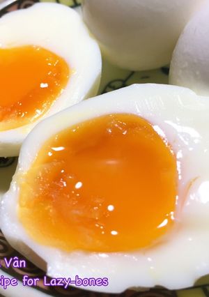 Hình của món Trứng luộc tẩm muối.