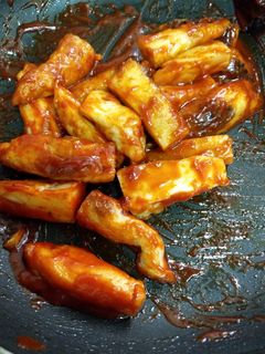 韓式辣醬甜不辣（旗魚黑輪） 的食譜成品照片