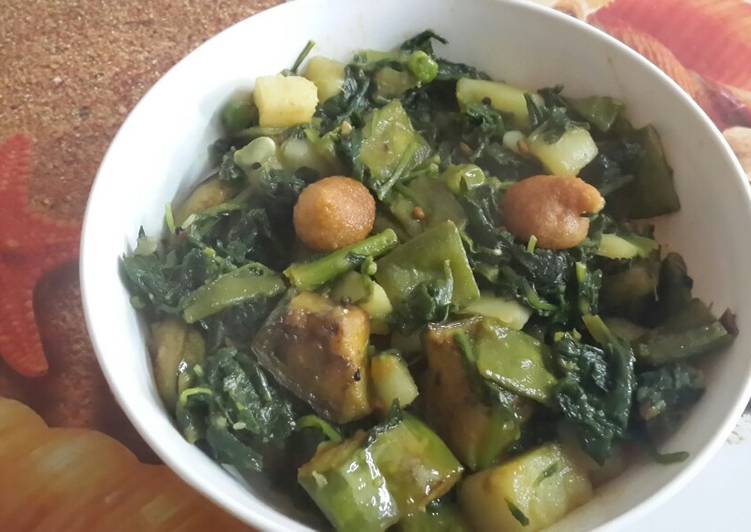 Dinner Ideas Palak mishmash curry (Palong shaaker ghonto)