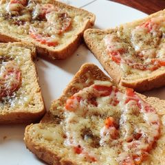 A picture of Tomato mozzarella cheese toast without oven.