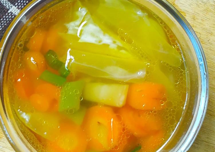Langkah Mudah untuk Menyiapkan Sayur sup bening simple yang Menggugah Selera