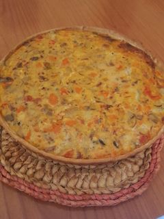 Una foto de Quiche de verduras y pollo