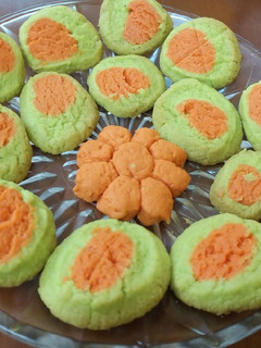 கேரட் கலர் குக்கீஸ்🥕🥕 (Carrot color cookies recipe in tamil) செய்முறை முக்கிய புகைப்படம்