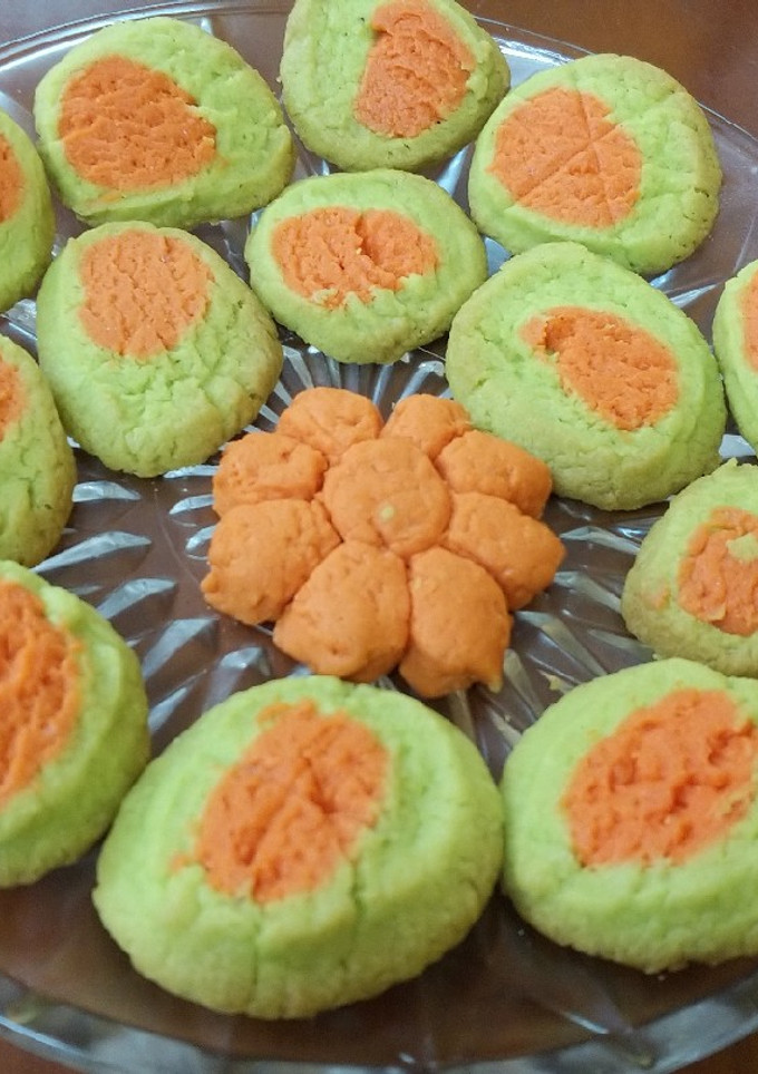 கேரட் கலர் குக்கீஸ்🥕🥕 (Carrot color cookies recipe in tamil) செய்முறை முக்கிய புகைப்படம்