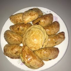 A picture of Mini meat pie.