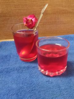 રોઝ શરબત (Rose Sharbat Recipe In Gujarati) રેસીપી મુખ્ય ફોટો