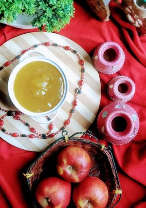 A picture of Apple jam 🍎🍎🍏🍏.
