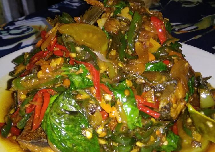 Cara Gampang Menyiapkan Ikan Salem sambel kemangi Anti Gagal