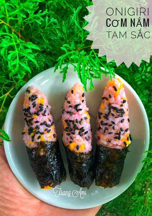 Hình của món Ăn dặm - Onigiri cơm nắm tam sắc.