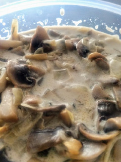 A picture of Mushroom cream sauce for pasta.