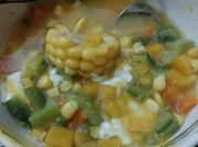 Una foto de sopa picada