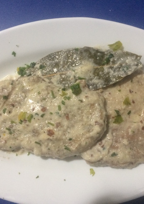Una foto de Lomo con salsa de almendras