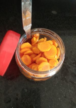 લીલી હળદર નું અથાણું(Lili haldar Pickle recipe in Gujarati) રેસીપી મુખ્ય ફોટો