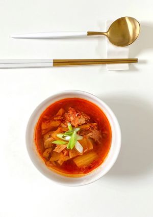Foto resep Tuna Kimchi Jjigae 참치김치찌개 | Halal & No Gochujang