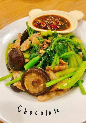 Hình của món Thịt nạc dzăm xào cải rổ, nấm hương (KETO).