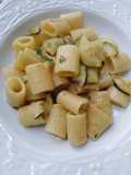 Pasta mezze maniche con zucchine e bottarga