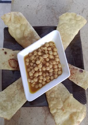A picture of Potato poori.