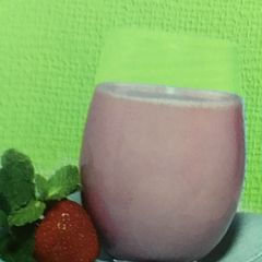 A picture of Strawberry Yoghurt shake.