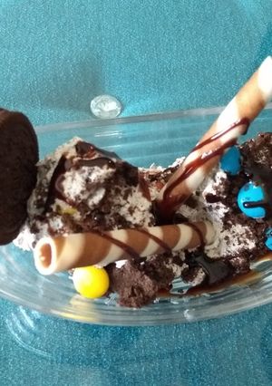 A picture of Oreo gems  ice-cream.