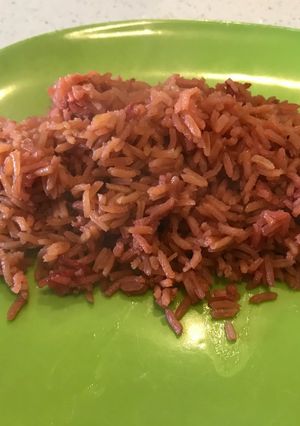 Una foto de Arroz color vino