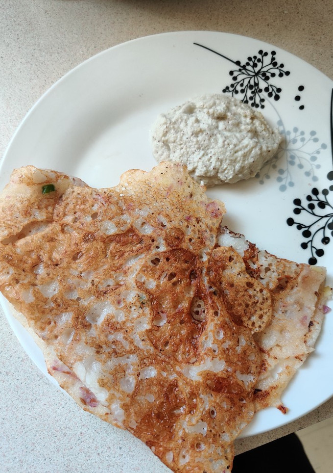 A picture of Rava dosa/Semolina dosa.