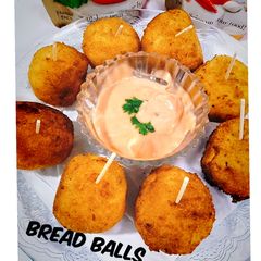 A picture of Bread balls.