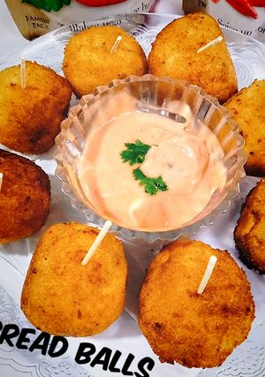 A picture of Bread balls.