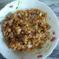 A picture of Simple Desi chana Chaat.