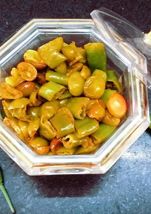 A picture of Karonde mirchi ka achaar/cranberry chilli pickle.