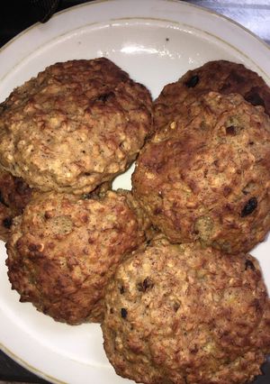A picture of Oatmeal and raisins cookies 🍪.