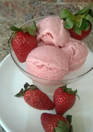 A picture of Homemade strawberry ice cream.