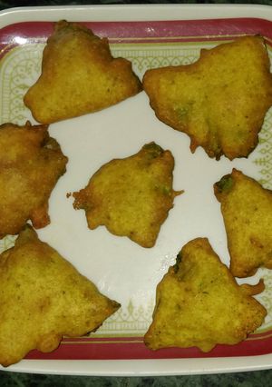 A picture of Stuffed palak pakoda.