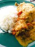Pollo en salsa de maní