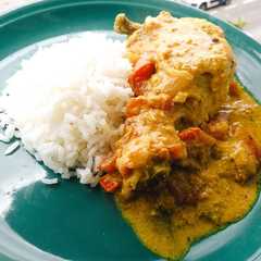 Una foto de Pollo en salsa de maní